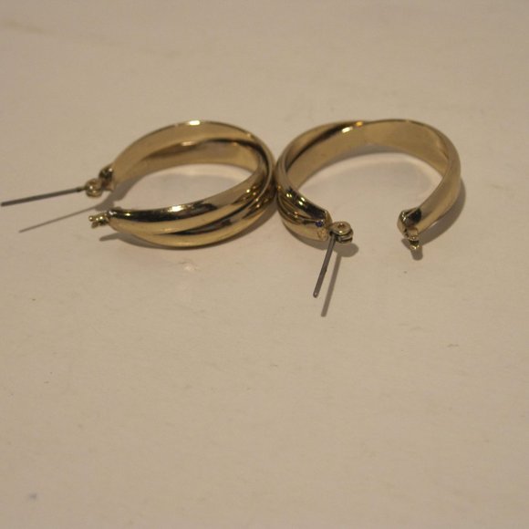 Gold Toned Earrings Crisscross Twist Latch Back Hoops For Pierced Ears - Picture 13 of 13